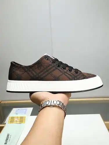 Burberry Mens Edition Código 0409B20 Talla 3844 Talla 45 personalizable no reembolsable