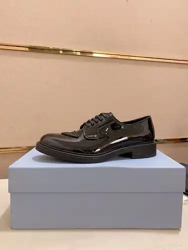 Prada Mens Edition Código 0407C60 Tamaño 3844 Tamaño personalizable 45 no reembolsable