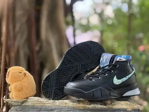 Kobe 1 ª generación zapatos para niños Masters Road