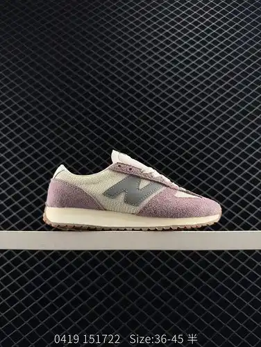 Los zapatos New Balance NB 471 serie 471 vienen con dos pares de cordones de edición limitada con lo