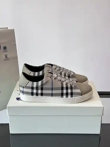 Burberry Mens Edition Código 0416B30 Tamaño 3844 38 45 Personalizado