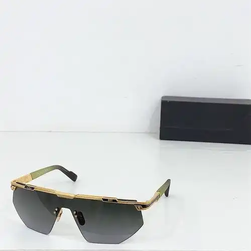M889