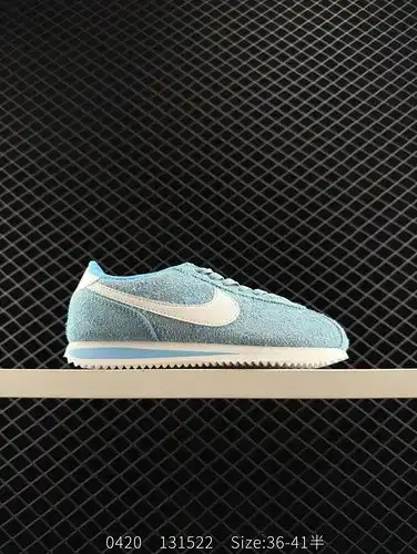 company level ✅ The Nike Classic Cortez is a lightweight and comfortable men's classic running shoe.