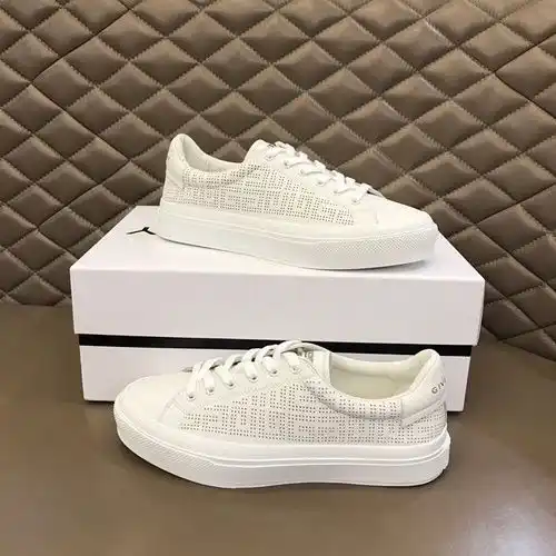 Givenchy Mens Edition Código 0416B40 Talla 3844