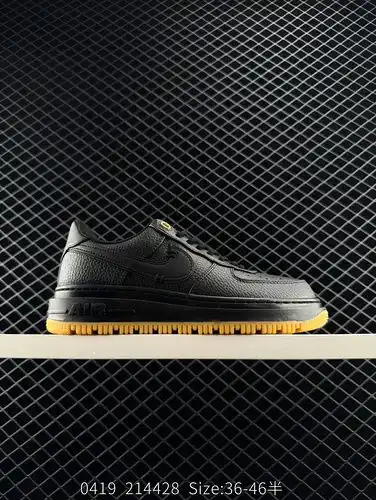 The Nike Air Force 1 Low is a versatile casual sports board shoe with a soft and elastic cushioning 