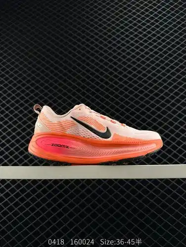 ✅ The Nike VOMERO 18 is a comfortable, shock-absorbing, non slip low top running shoe with a full-le