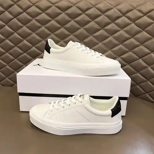 Givenchy Mens Edition Código 0416B40 Talla 3844