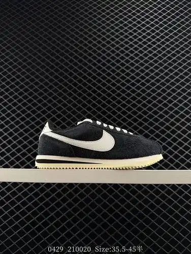 The Nike Classic Cortez Leather combines the classic style of the previous year with a waterproof up