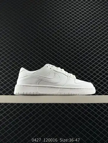 Authentic Nike Sb Dunk Low Pro unisex sneakers with retro board design, allowing you to take bold st