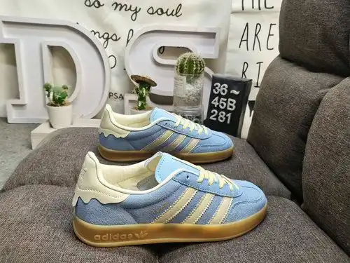 281D Adidas Gazelle Indoor JR29 casual, durable, lightweight, low top board shoes. This Adidas sport
