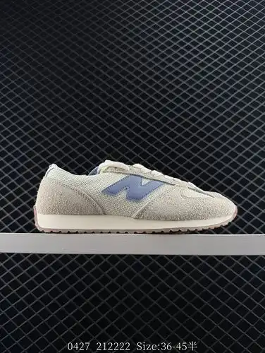 Los zapatos New Balance NB 471 serie 471 vienen con dos pares de cordones de edición limitada con lo