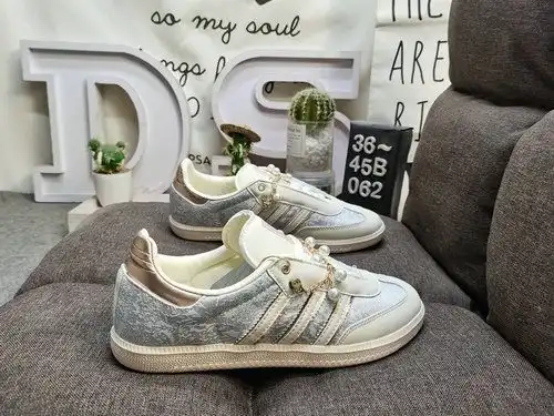 062Adidas WB PONY TONAL SAMBA JQ2616: Classic Originals in recent years, featuring original suede le