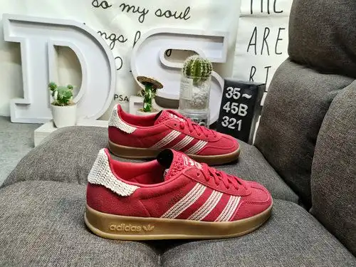 321D Adidas Gazelle Indoor JI26 casual, durable, lightweight, and low top board shoes. This Adidas s