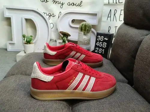 281D Adidas Gazelle Indoor JI26 casual, durable, lightweight, and low top board shoes. This Adidas s
