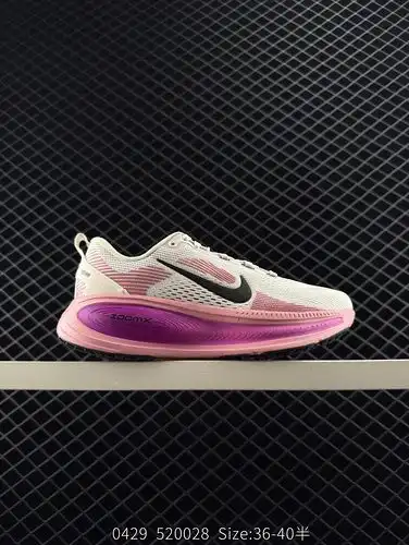company level ✅ The Nike VOMERO 18 is a comfortable, shock-absorbing, and non slip low top running s