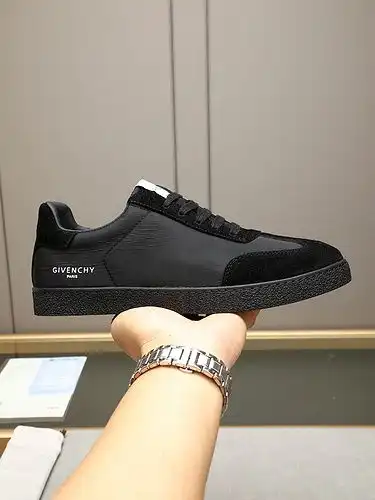 Givenchy Mens Edition Código 0509B30 Tamaño 3844 45 Personalizado
