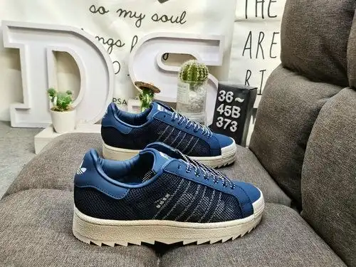 373DAdidas PNS SUPERSTAR IH3644 adopta una combinación de gamuza y material superior de tela de mall