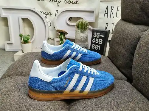 882D Adidas Gazelle Indoor casual lightweight low top board shoes. This Adidas sports shoe is the re