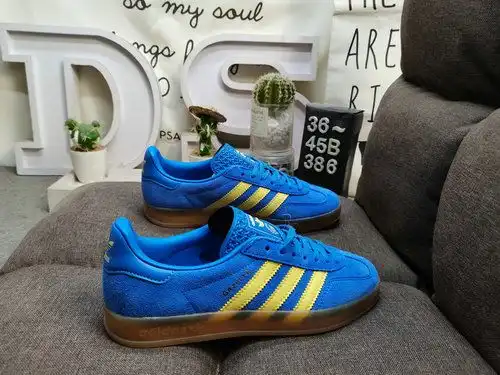386D Adidas Gazelle Indoor zapatos ligeros y resistentes Este zapato deportivo Adidas es un renacimi