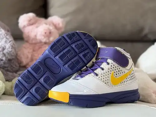 Kobe 2ª generación zapatos para niños Lakers Home