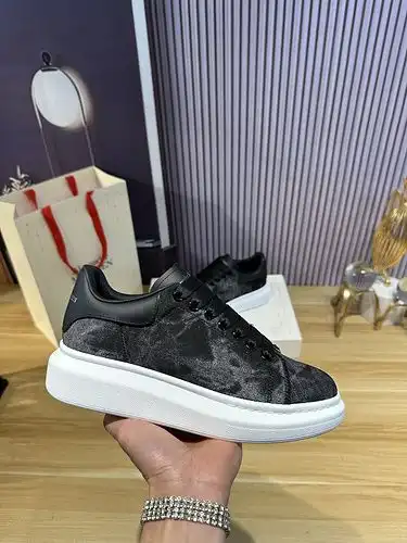 Código de pareja McQueen 0514C40 Tamaño Mujer 3441 Hombre 3846 Tamaño Mujer 34 4041 Hombre 384546 es