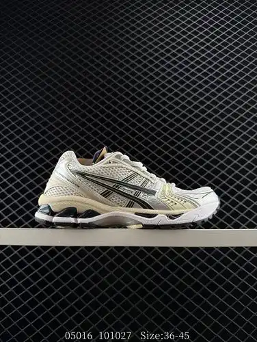 ASICSASICS superior de malla transpirable con un poco de material de cuero sintético utilizando el n