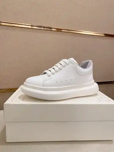 McQueen Mens Edition Código 0406B50 Talla 3844