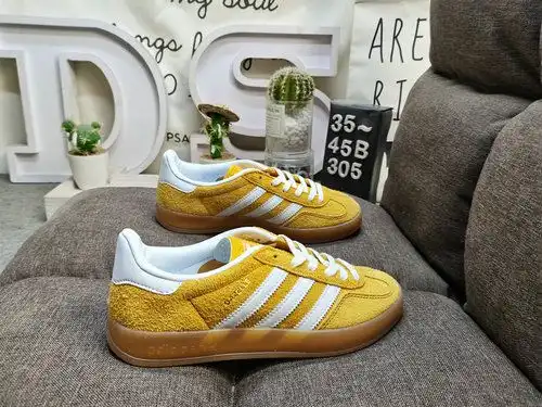 305D Adidas Gazelle Indoor zapatos ligeros y resistentes Este zapato deportivo de Adidas es un renac