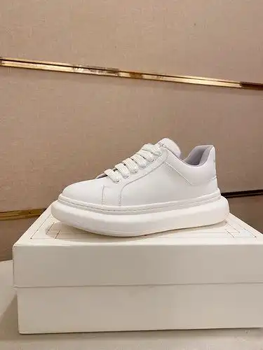 McQueen Mens Edition Código 0406B50 Talla 3844