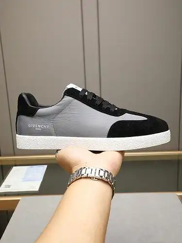 Givenchy Mens Edition Código 0509B30 Tamaño 3844 45 Personalizado