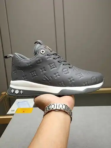 LV Hombre Código 0509B90 Tamaño 3944 38 45 personalizado