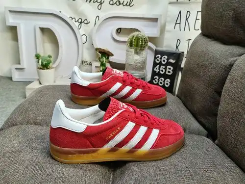 386D Adidas Gazelle Indoor IE1 casual, durable, lightweight, low top board shoes. This Adidas sports