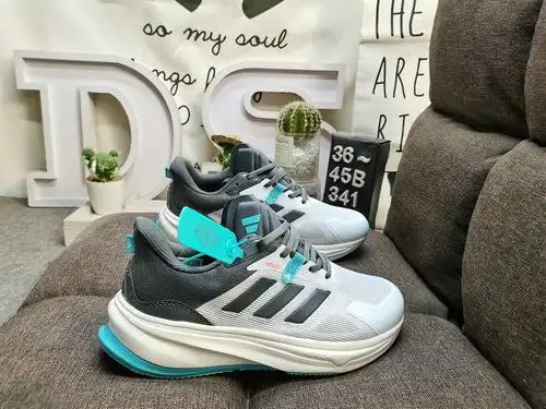 El AD Supernova Rise, un nuevo zapato de carrera ligero casual de Adidas, cuenta con una suela Dream