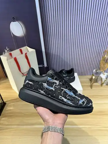 Código de pareja McQueen 0514C40 Tamaño Mujer 3441 Hombre 3846 Tamaño Mujer 34 4041 Hombre 384546 es