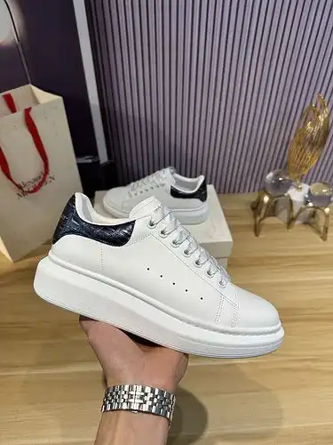 Código de pareja McQueen 0514C40 Tamaño Mujer 3441 Hombre 3846 Tamaño Mujer 34 4041 Hombre 384546 es