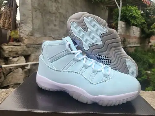 AIR Jordan 11 Luna Luz 4047