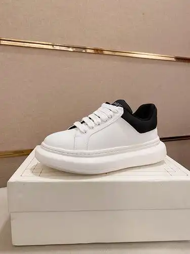 McQueen Mens Edition Código 0406B50 Talla 3844
