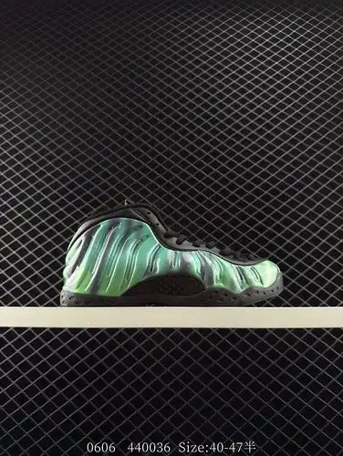 1 Nike Foamposite One Northern Lights es un spray altamente atractivo inspirado en las maravillas na