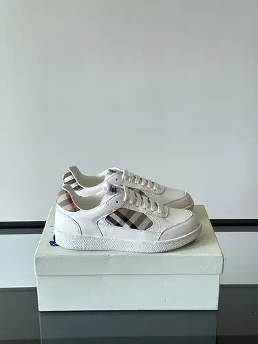 Burberry Mens Edition Código 0521B50 Talla 3844 Personalizable 45 no reembolsable