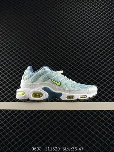 NikeNike Air Max Plus es un representante de zapatos alternativos bajo Nike TN nació en 1996 y fue e
