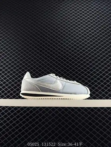 El Nike Classic Cortez es un zapato de carrera para hombre ligero y cómodo con un espíritu puro y pe