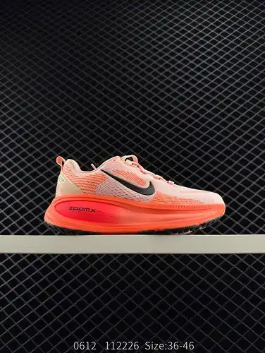 Nivel de empresa El Nike VOMERO 18 es un cómodo zapato de carrera de topes bajos y antideslizantes c