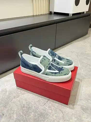 Valentino Mens Edition Código 0522B50 Talla 3844
