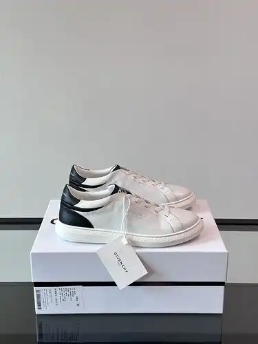 Givenchy Mens Edition Código 0521B40 Tamaño 3844 Personalizable 45 no reembolsable