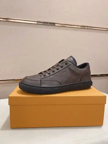LV Código Hombre 0606B40 Talla 3844