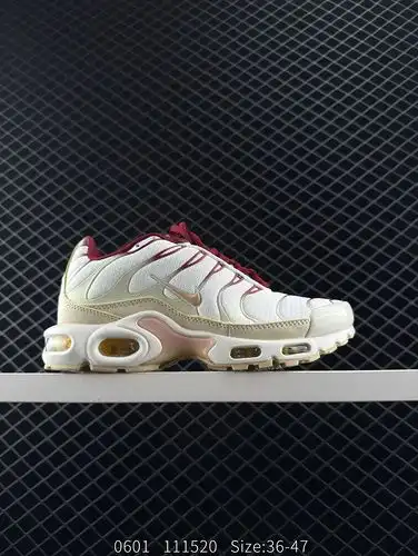 NikeNike Air Max Plus es un representante de zapatos alternativos bajo Nike TN nació en 1996 y fue e