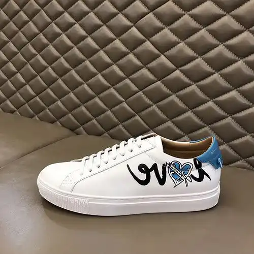 Givenchy Mens Edition Código 0524B Talla 3844