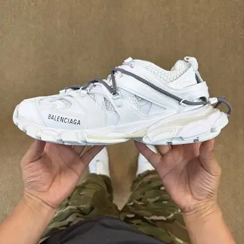 Versión VG de la ventaja de la fábrica de Balenciaga bienvenida a cooperar ️   La artesanía de la co