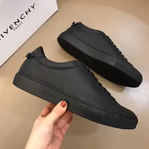 Givenchy Mens Edition Código 0524B Talla 3844