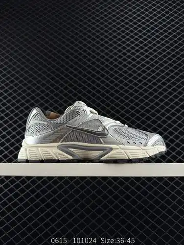 Nike V5 RNR es un cómodo versátil zapato casual de corte bajo resistente al deslizamiento y al desga